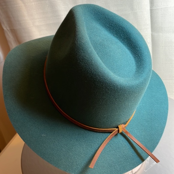 Fedora in Green - Picture 4 of 5